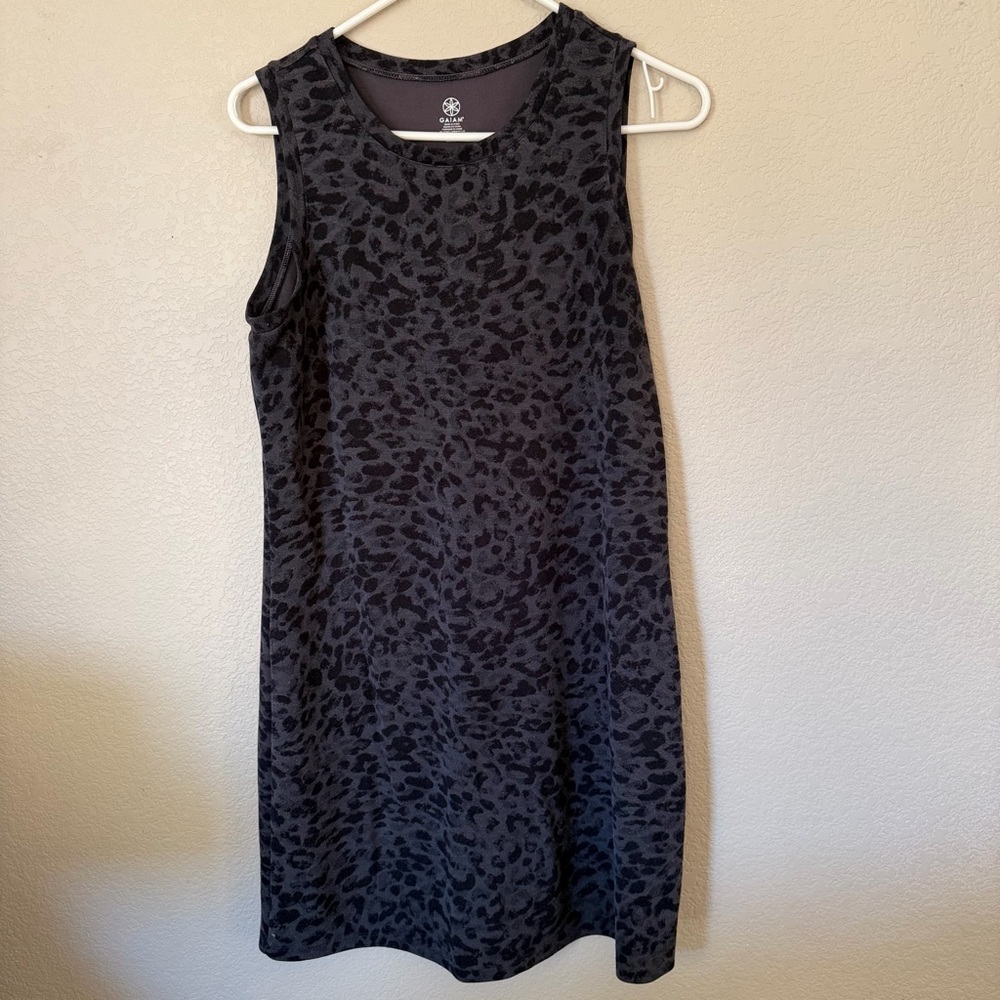 GAIAM Sleeveless Dress‎ Size M Black Gray Leopard Print Athletic Casual